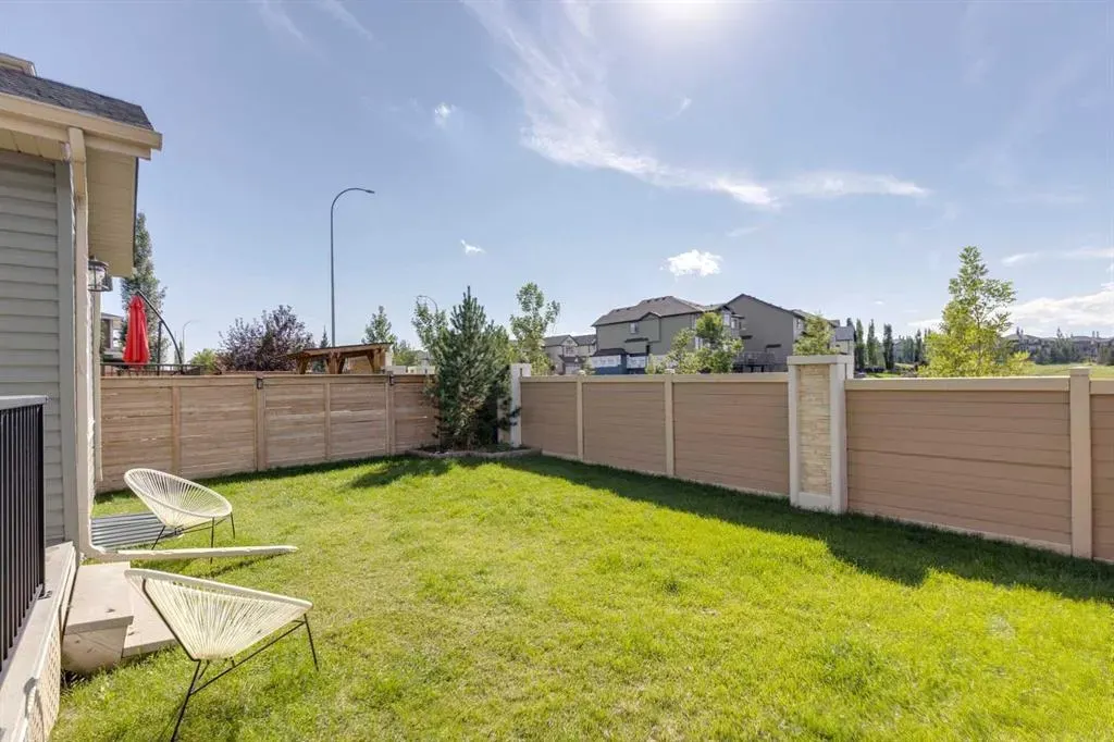 97 Sage Bluff Close NW
