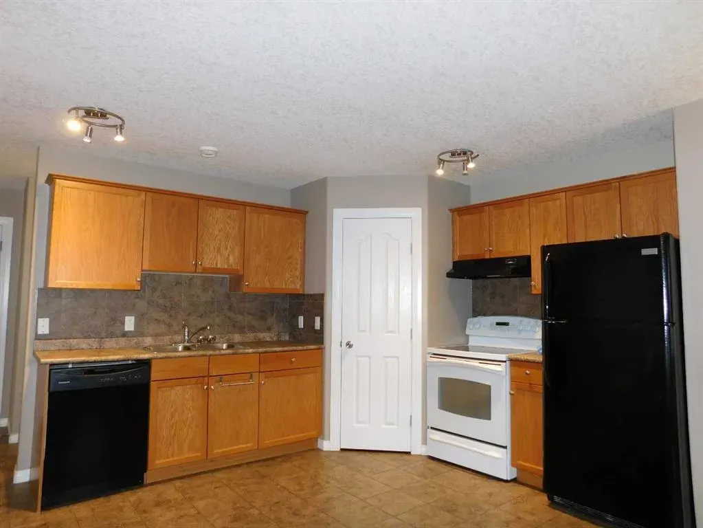 6802 50 Avenue, #7