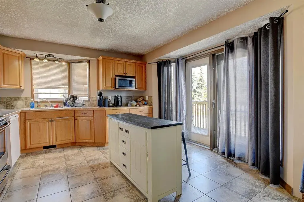 9273 94 Avenue, #A & B