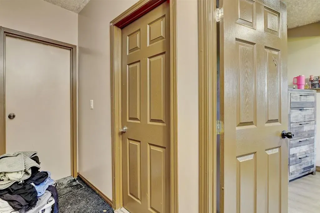 9273 94 Avenue, #A & B
