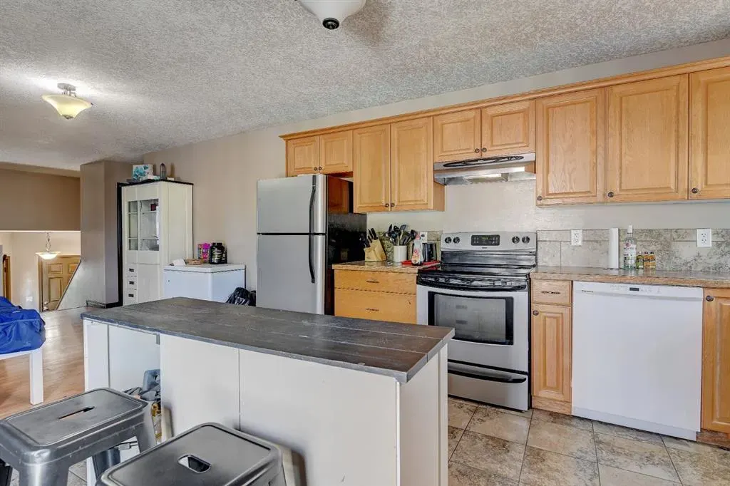9273 94 Avenue, #A & B