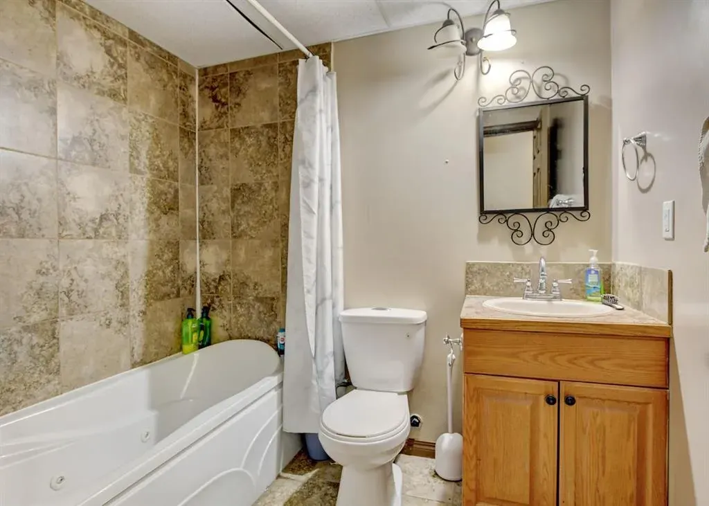 9273 94 Avenue, #A & B