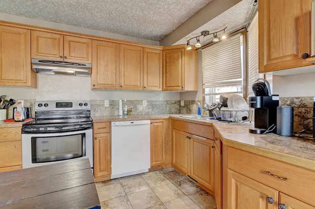 9273 94 Avenue, #A & B