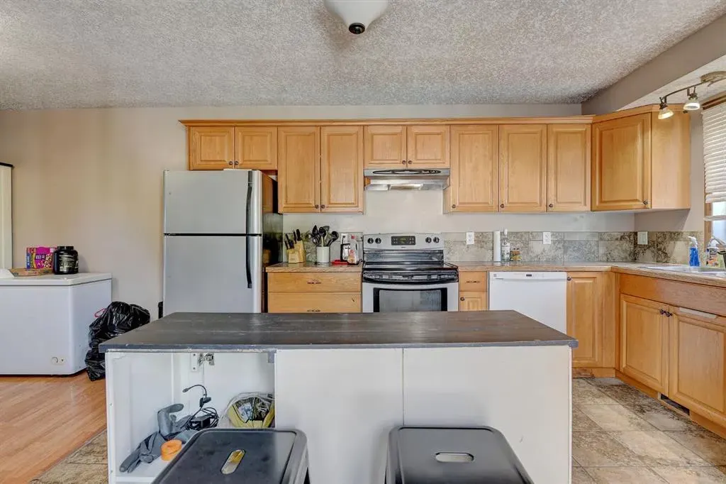 9273 94 Avenue, #A & B