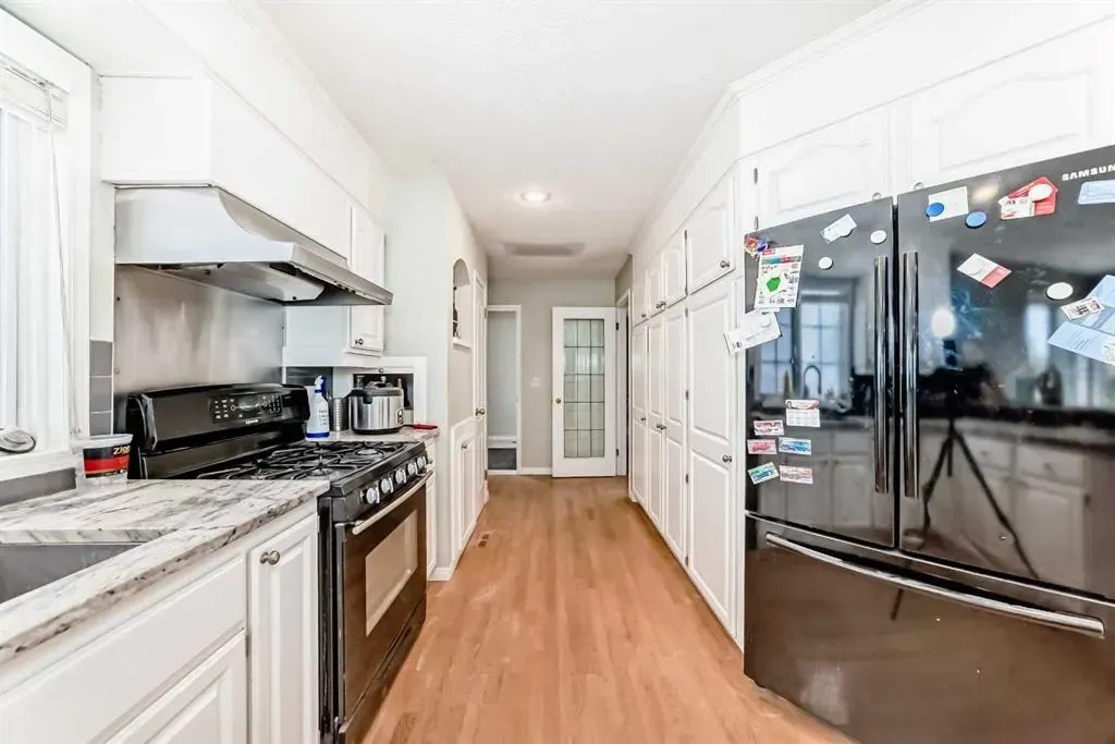 145 Edgeview Road NW