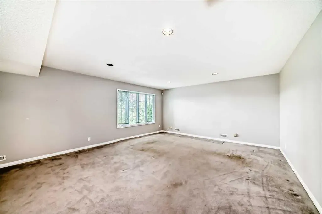 145 Edgeview Road NW