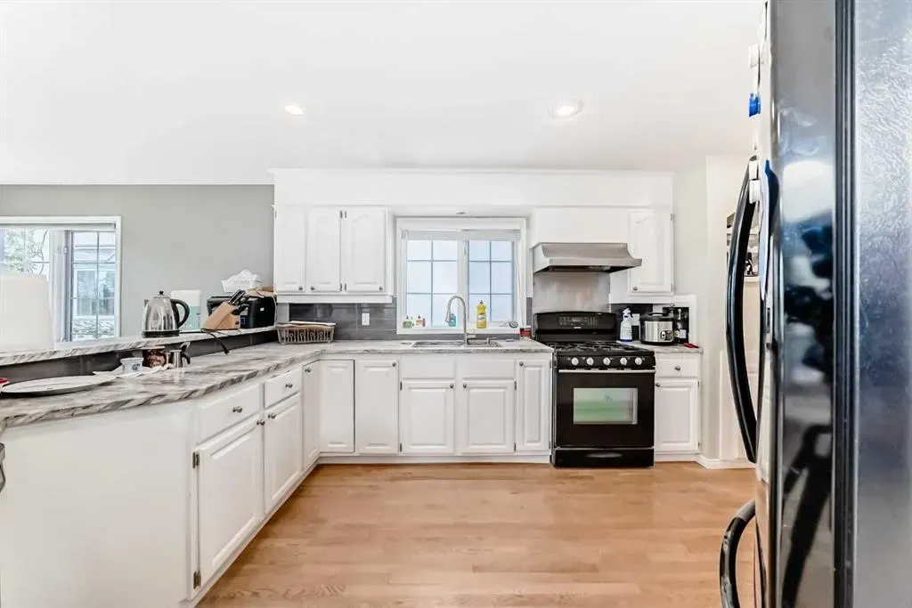 145 Edgeview Road NW