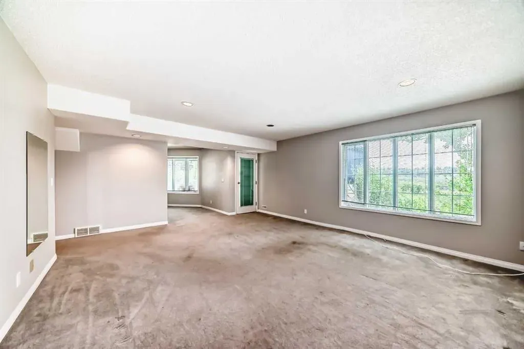 145 Edgeview Road NW
