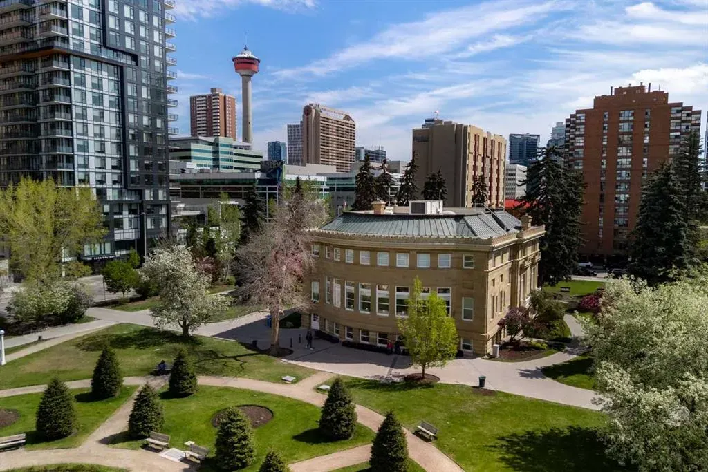 303 13 Avenue SW, #203