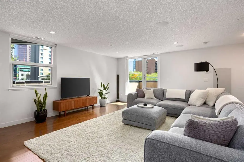 303 13 Avenue SW, #203