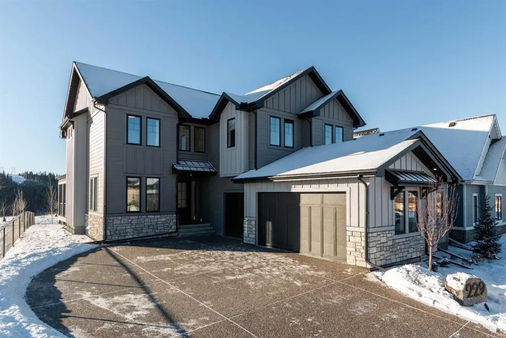 229 Rowmont Drive NW