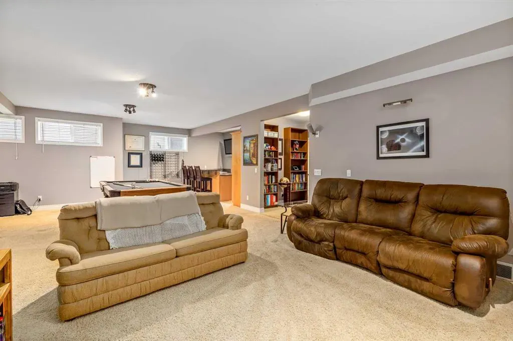 64 Douglasdale Crescent SE