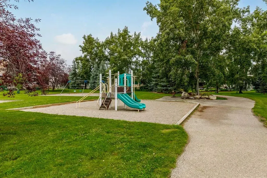 64 Douglasdale Crescent SE