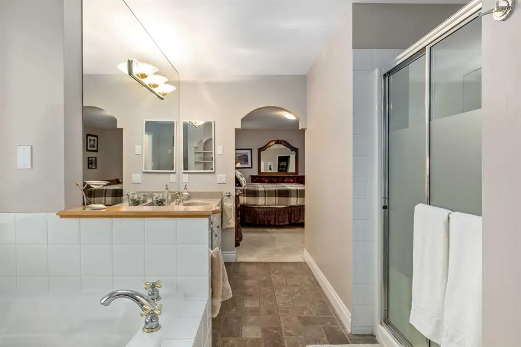 64 Douglasdale Crescent SE