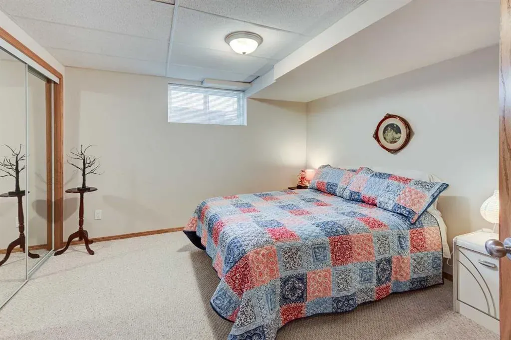 3 Strathmore Lakes Bay