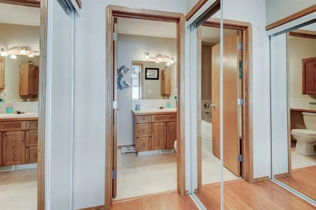 3 Strathmore Lakes Bay