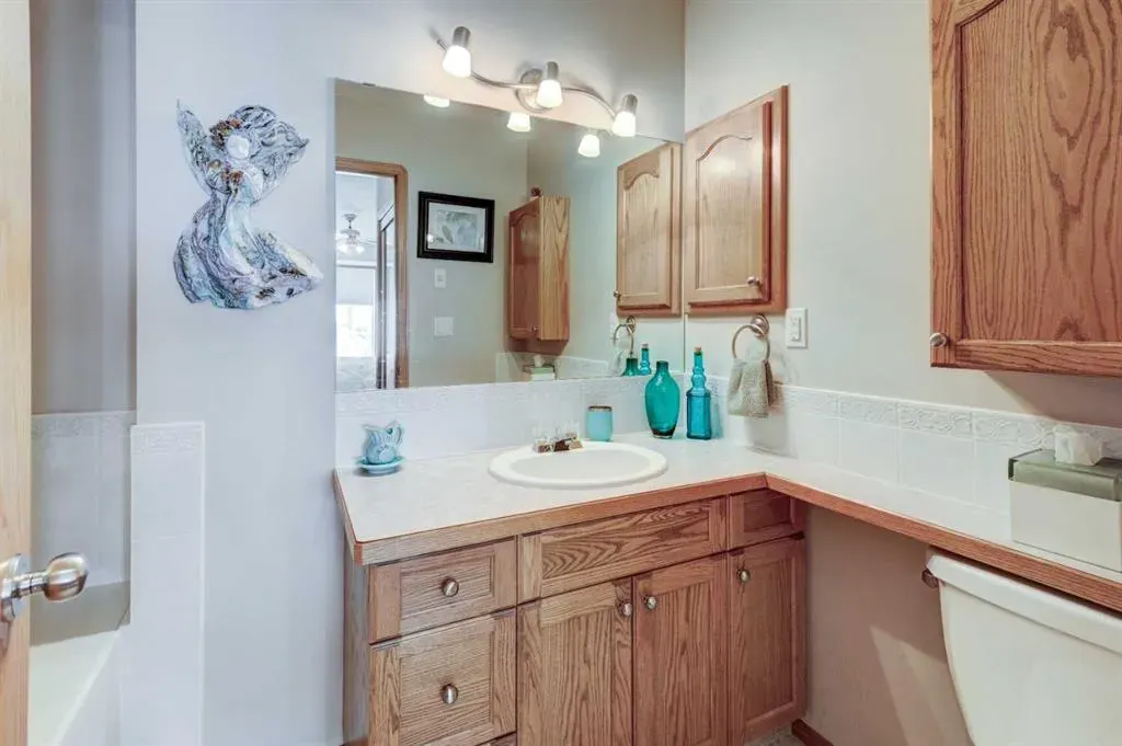 3 Strathmore Lakes Bay