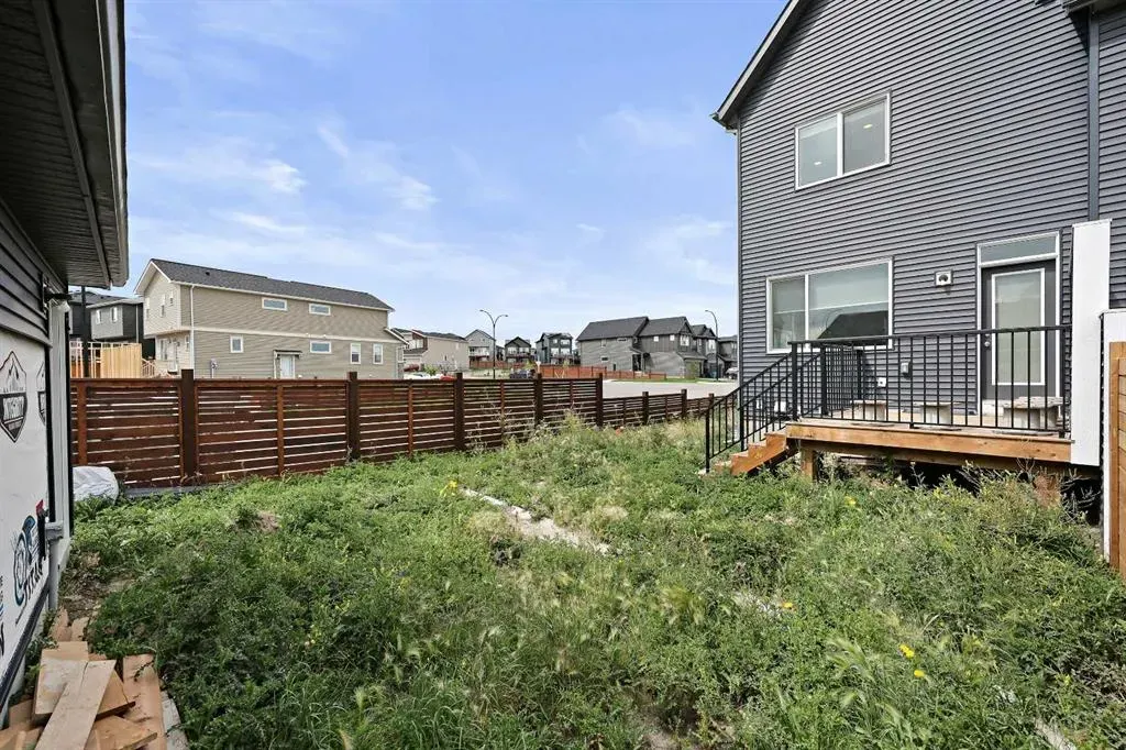 543 Livingston Way NE