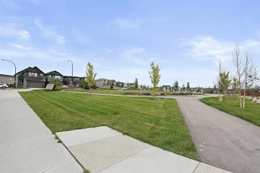 543 Livingston Way NE