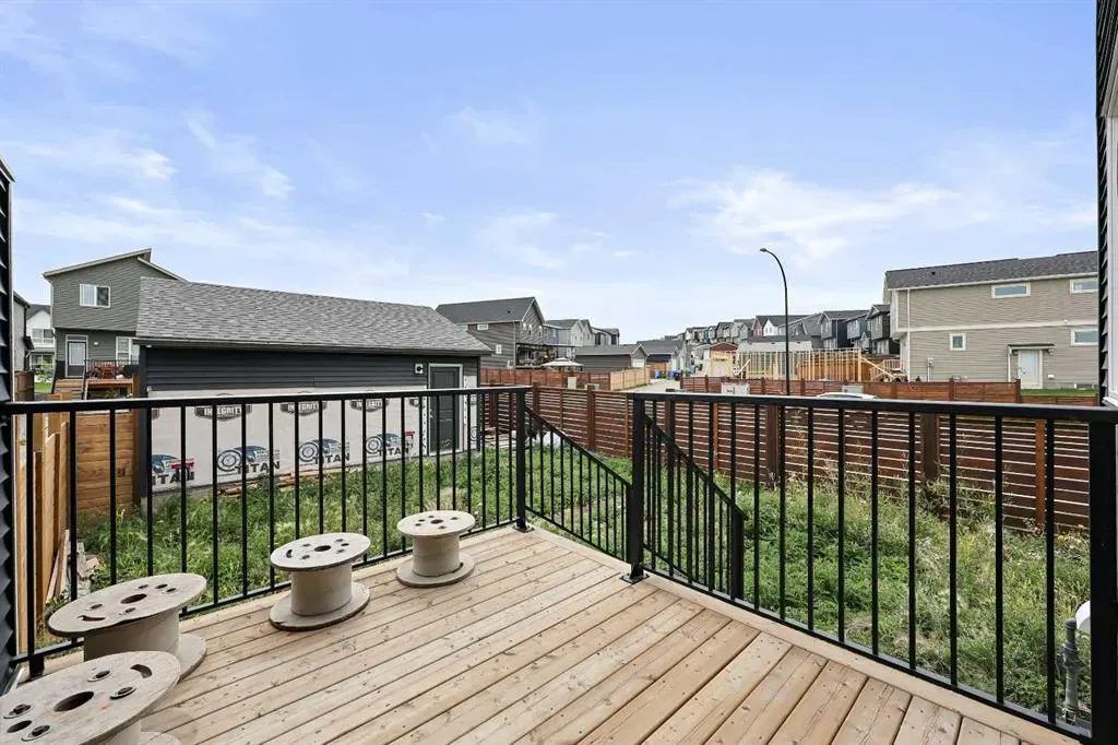 543 Livingston Way NE