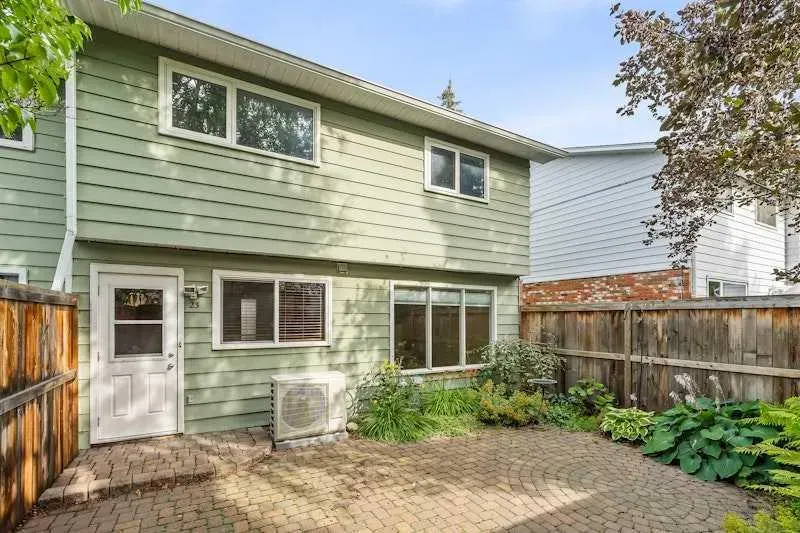 2815 Palliser Drive SW, #23