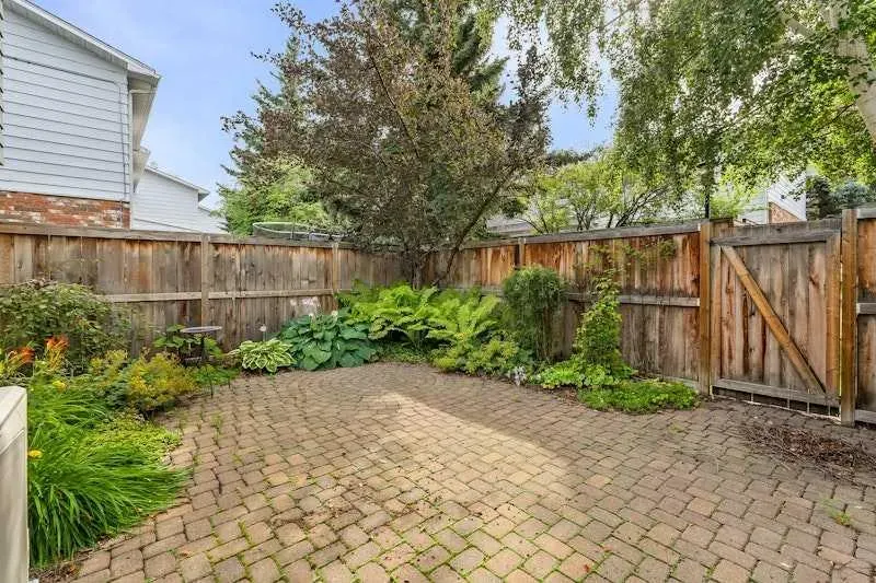 2815 Palliser Drive SW, #23