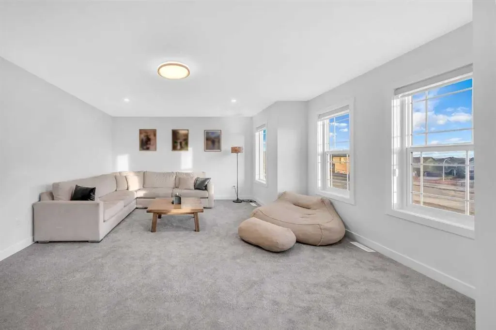 11 Heritage Circle