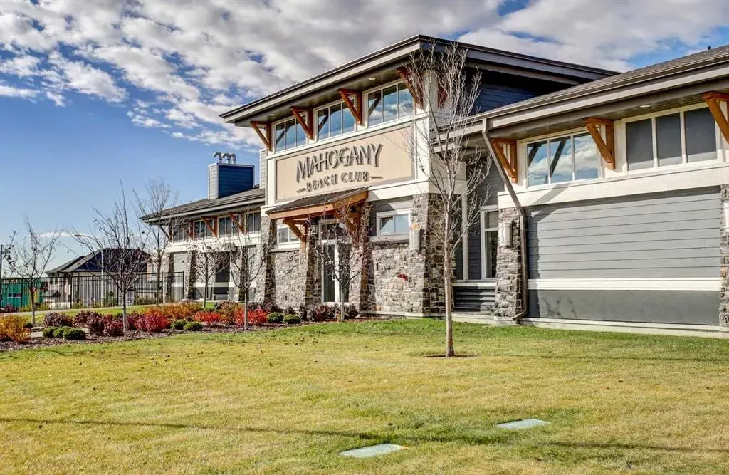 18 Marquis Cove SE