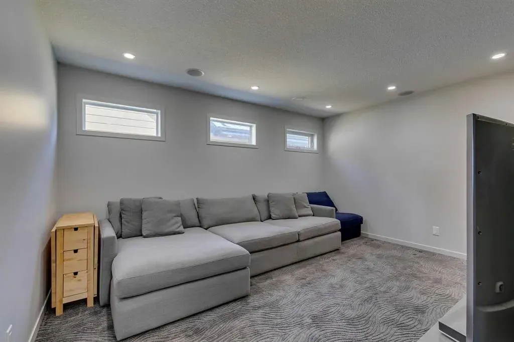 18 Marquis Cove SE