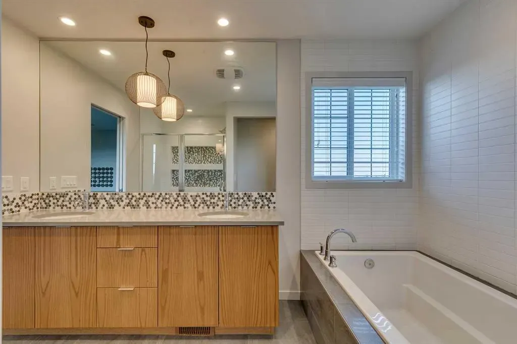 18 Marquis Cove SE
