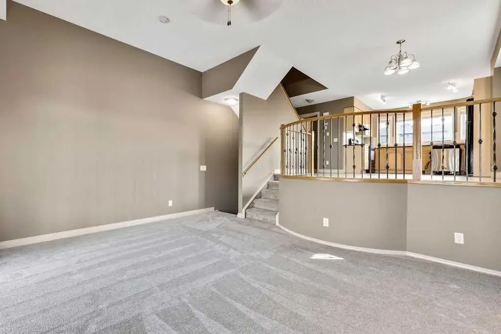 135 Strathcona Circle