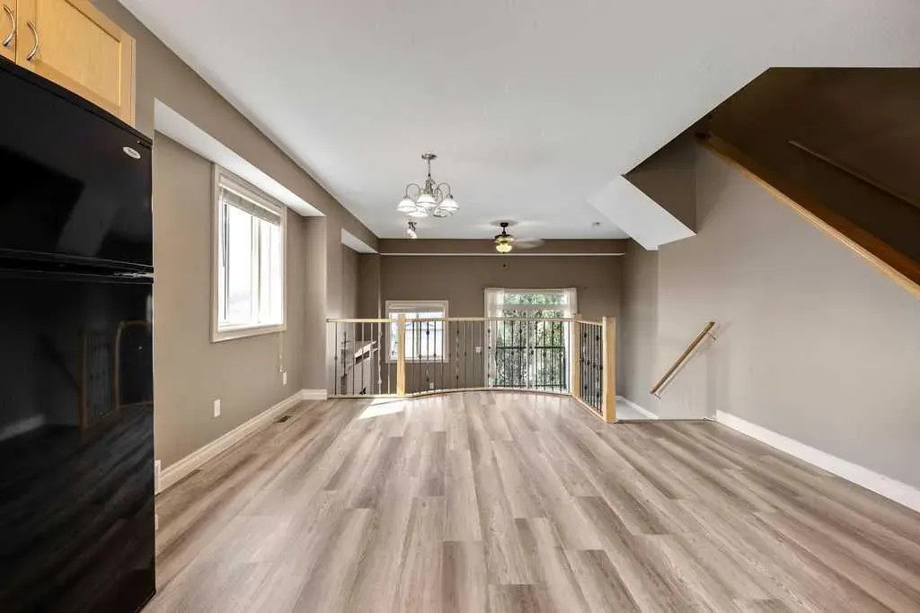 135 Strathcona Circle
