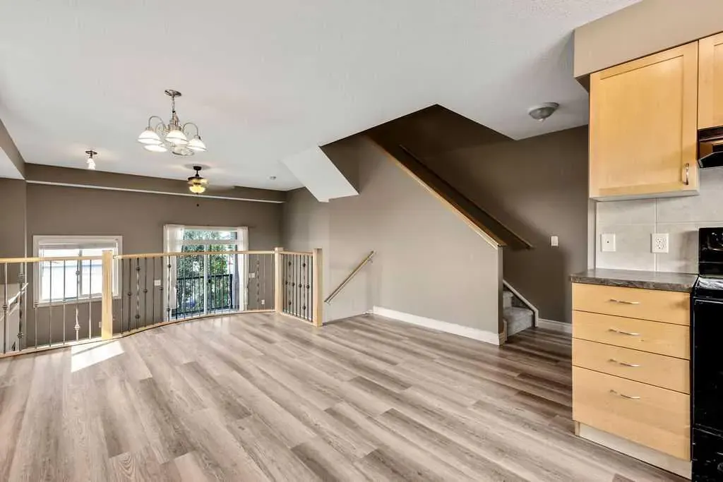 135 Strathcona Circle