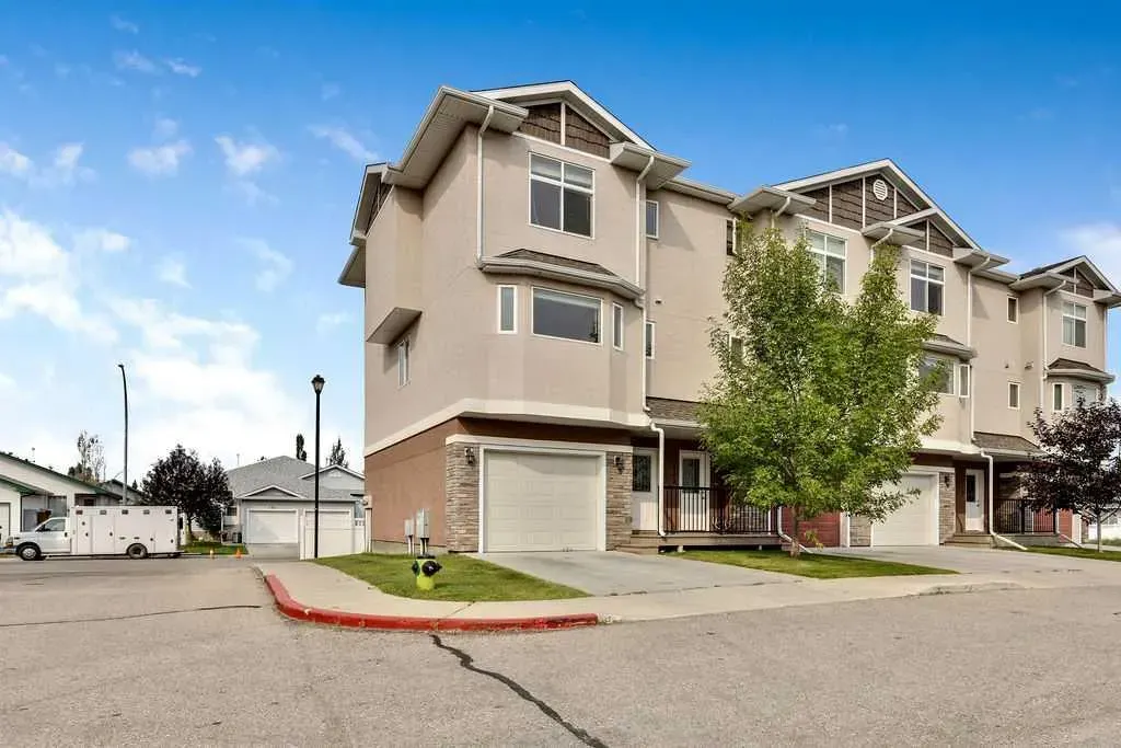135 Strathcona Circle