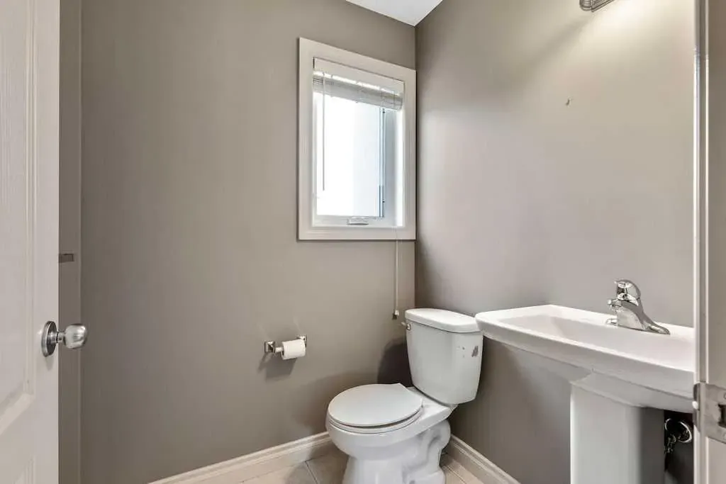 135 Strathcona Circle