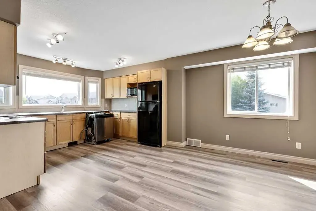 135 Strathcona Circle