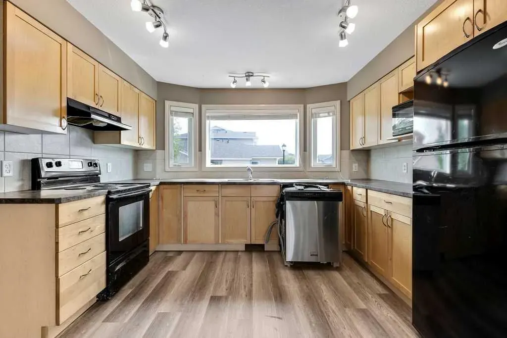 135 Strathcona Circle