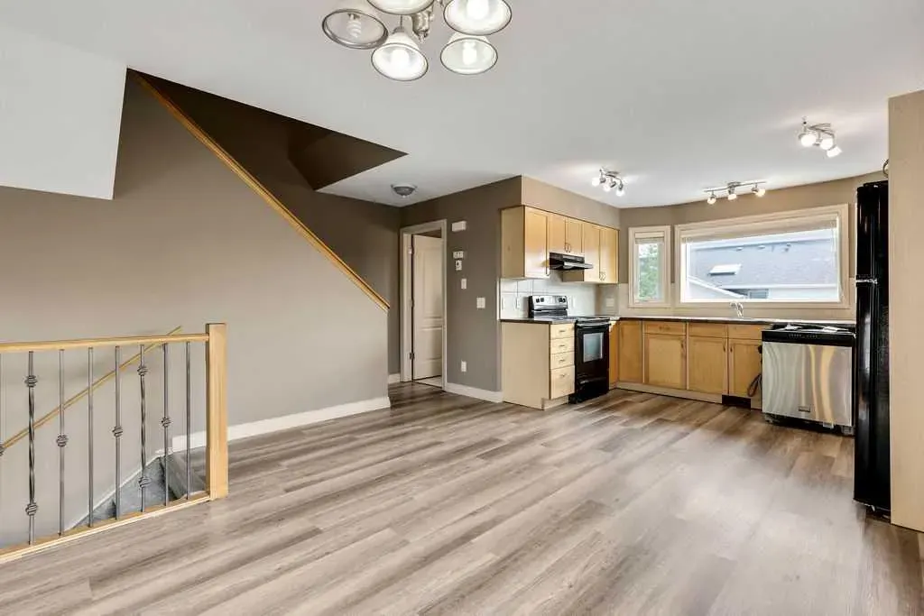135 Strathcona Circle