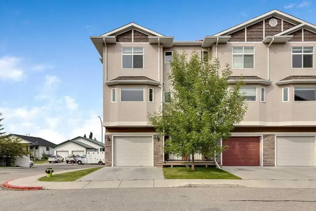 135 Strathcona Circle