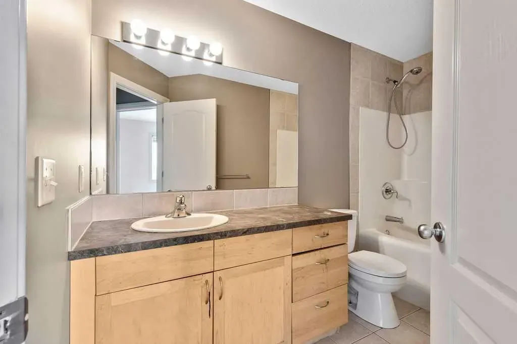 135 Strathcona Circle