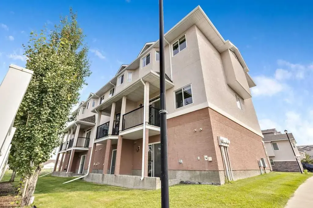 135 Strathcona Circle