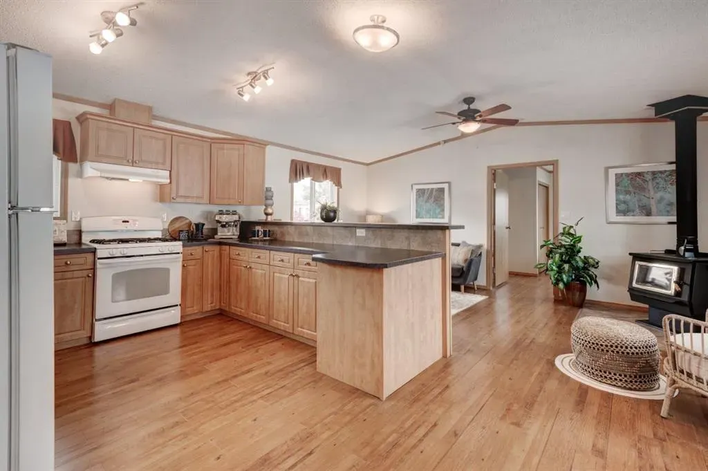 6724 17 Avenue SE, #6