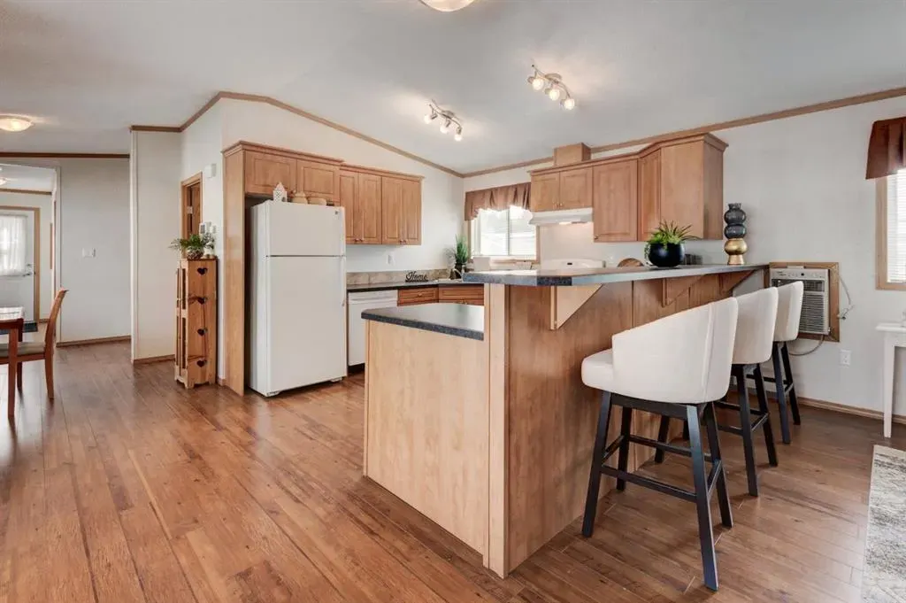 6724 17 Avenue SE, #6