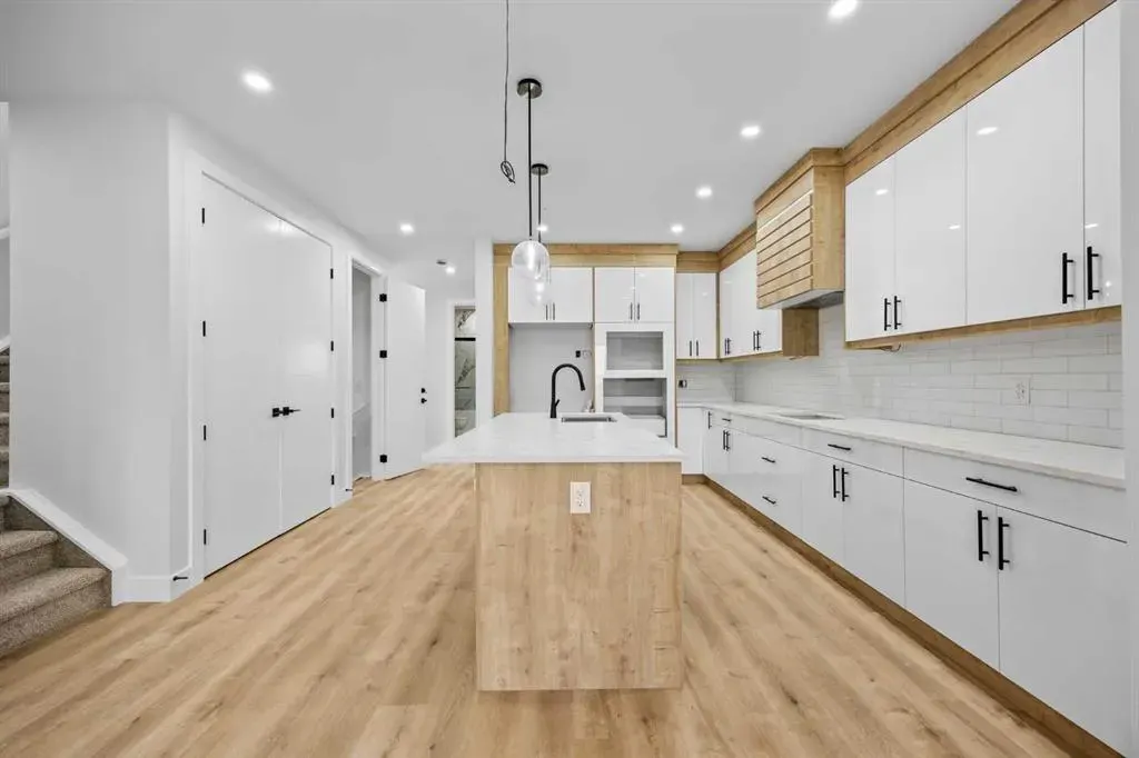 192 Saddlelake Manor NE