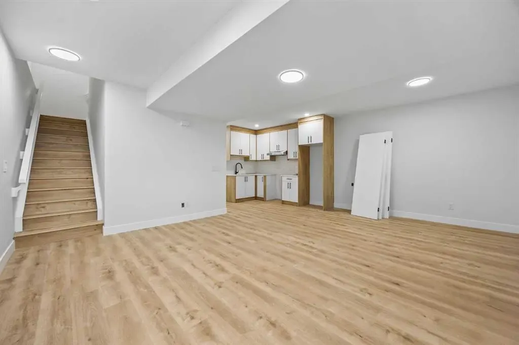 192 Saddlelake Manor NE