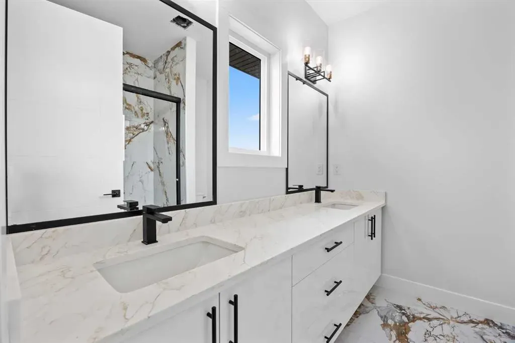 192 Saddlelake Manor NE