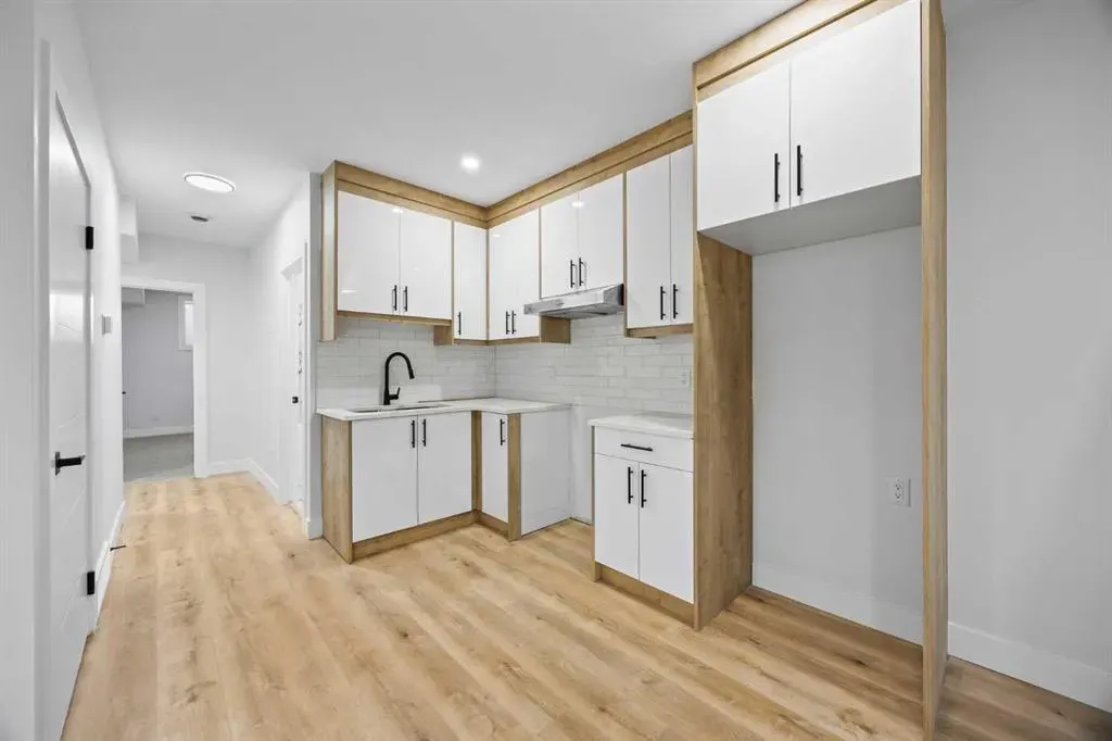 192 Saddlelake Manor NE