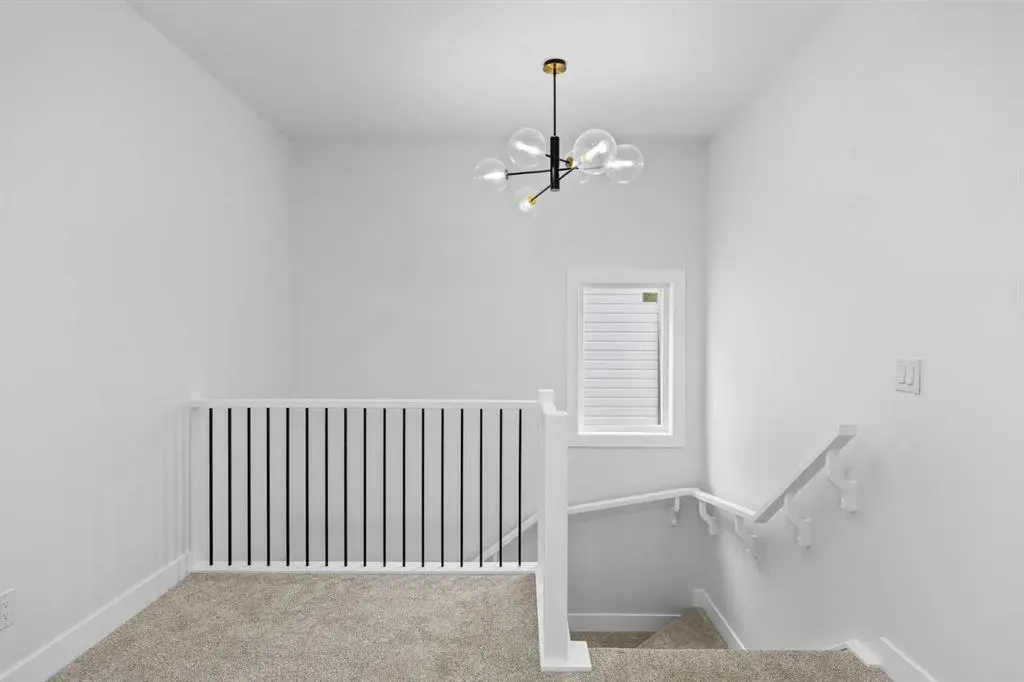 192 Saddlelake Manor NE