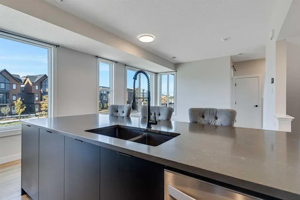 380 Seton Villas SE, #121