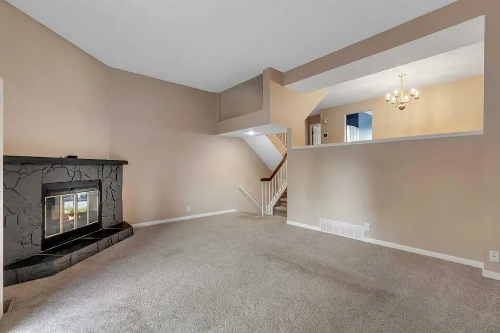 22 Coachway Green SW